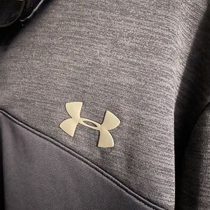 Navy Blue Under Armour Large Pull Over